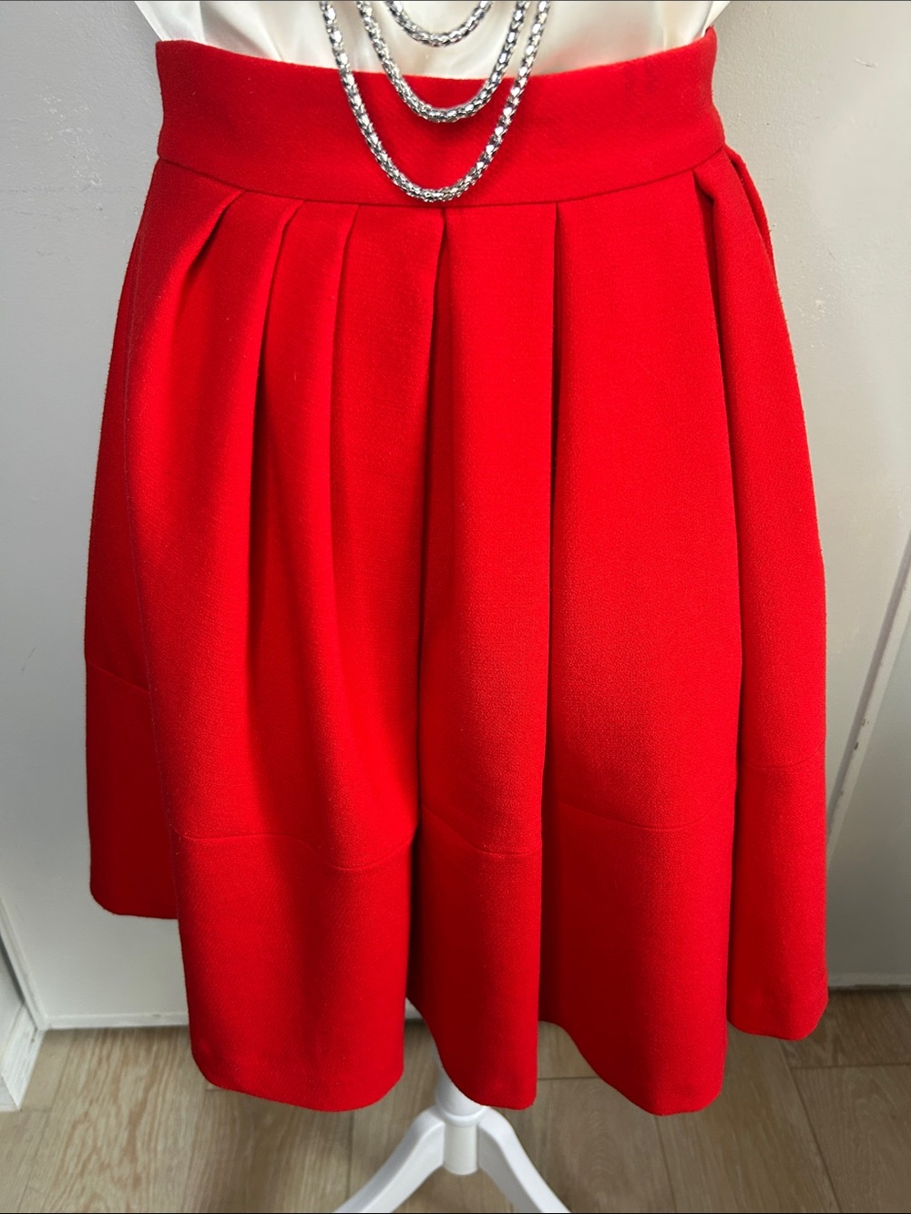 Banana Republic Stylish Bold Red Box Pleated Full A-Line Skirt - Picture 3 of 11